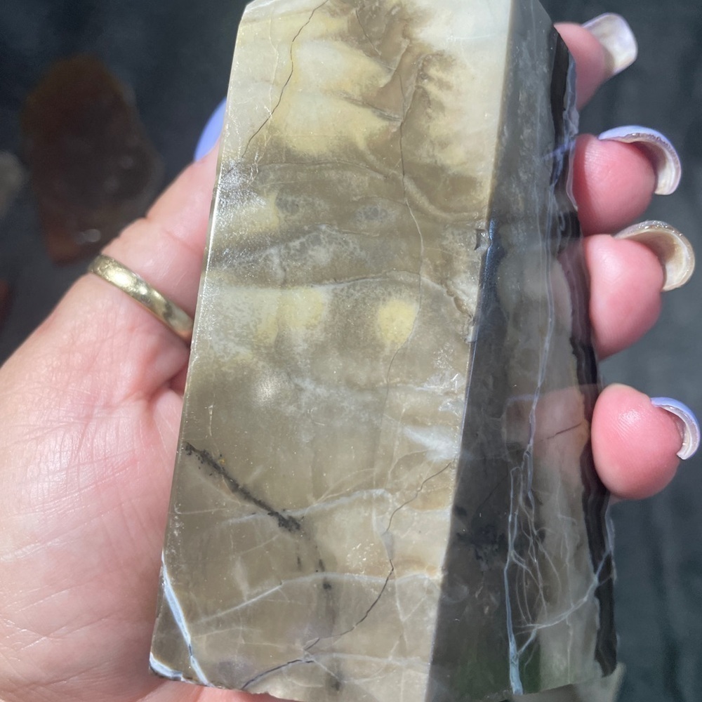 VOLCANO AGATE 4 PIECE SET 6”, 5”,4” tower and 3” heart GREEN UV “rivers” - Picture 10 of 15